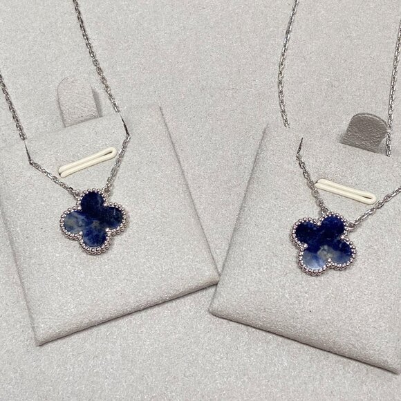 Van Cleef & Arpels single flower necklace with diamonds - Picture 1 of 5